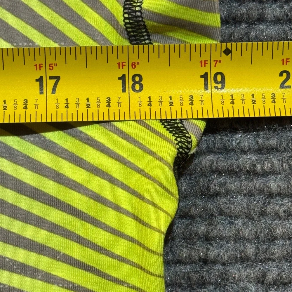 Nike Pro Hyperwarm Half Zip Women's‎ L Black Yellow Geometric Pullover